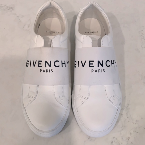 Givenchy
Urban Street Logo Sneakers - Picture 1 of 5